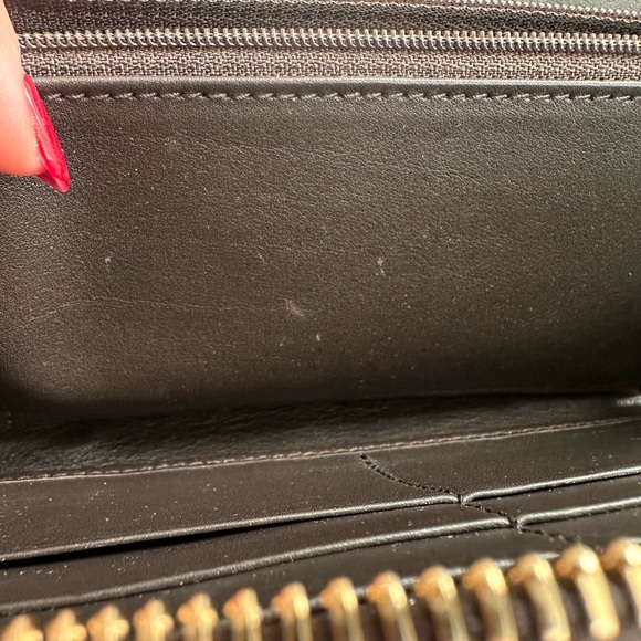 ✨PRICE IS FIRM✨ Authentic GUCCI microguccissima wallet - Picture 9 of 13